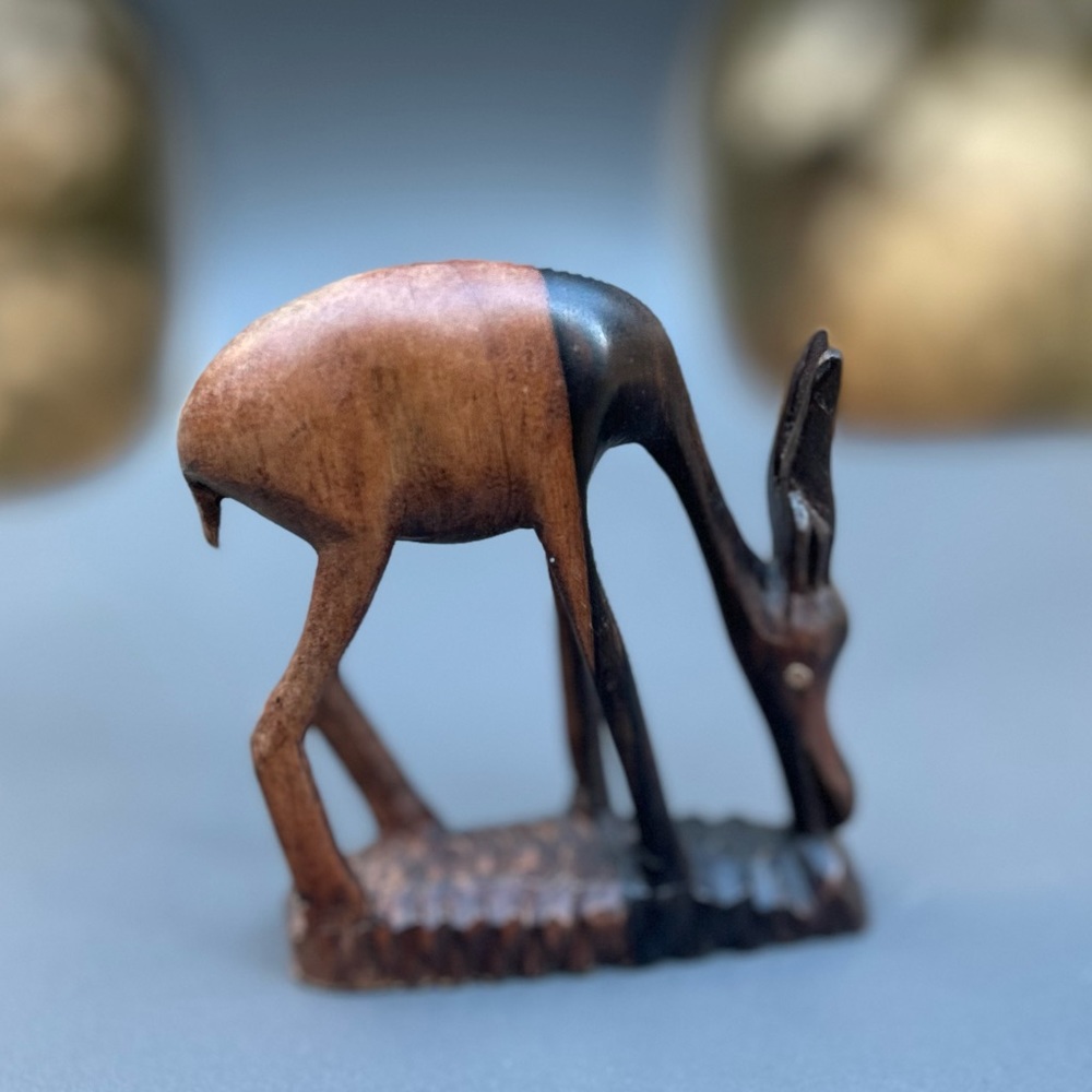VTG Hand Carved Antelope feeding Sculpture 🇧🇯 Sz 3.5”x3”
